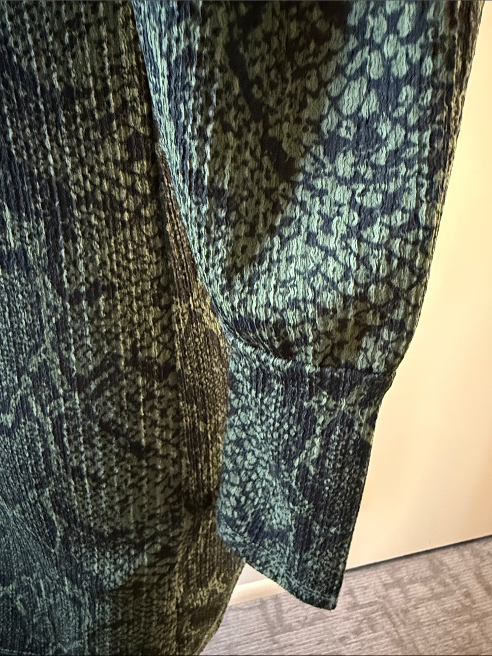 Top Shop Green Snake-Print Long-Sleeve Sheath Dress - Picture 5 of 12